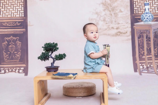 龙口宝宝眼睛肿是什么原因