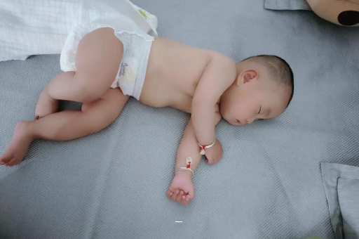 龙口宝宝总是摇头怎么回事